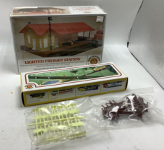 2 New Vintage Bachman HO Scale Lighted Freight Station #46216 36 signs poles - £20.61 GBP