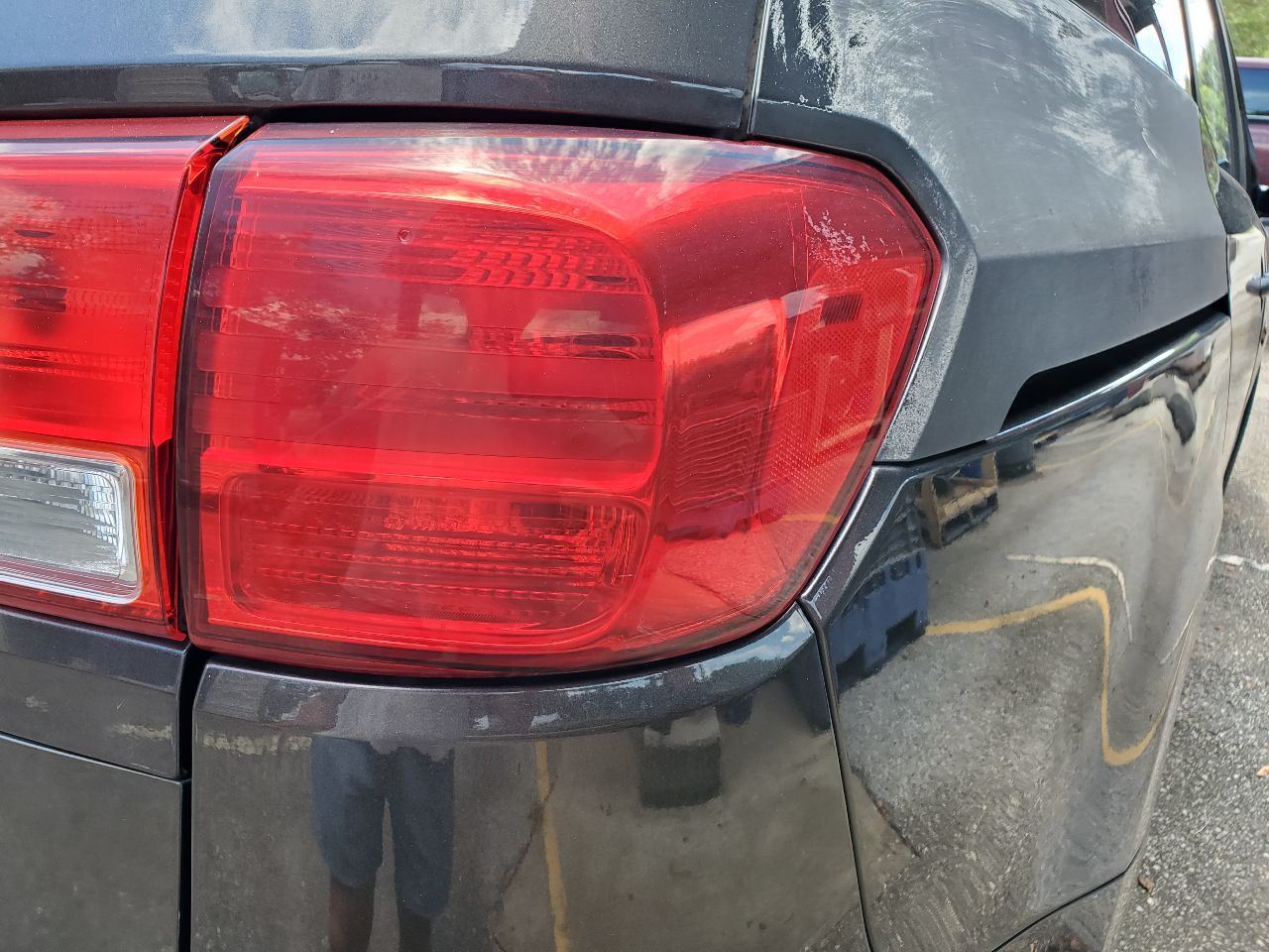 2015 Kia Sedona OEM Right Rear Taillight Quarter Panel Mounted  - $105.19