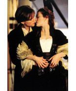 Titanic romantic 24x36 inch poster Leonardo Di Caprio Kate Winslet kiss - $32.99