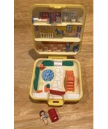 Polly Pocket MIDGE'S PLAY SCHOOL 1989 Yellow Square Compact BLUEBIRD 4" ... - €34,01 EUR Polly Pocket MIDGE'S PLAY SCHOOL 1989 Yellow Square Compact BLUEBIRD 4" ... - €34,01 EUR