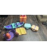 littlest pet shop accessories lot Canoe Present Hydrant Suitcase - $891.73 MXN