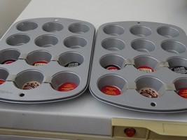 Wilton Pair Of Recipe Right® 12 Cup MINI Muffin Pans (2105-952) - £15.58 GBP