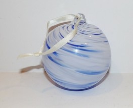 STUNNING BLOWN ART GLASS WHITE &amp; BLUE SWIRL DESIGN 4&quot; BALL ORNAMENT - $32.96