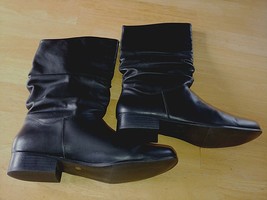 St. John&#39;s Bay Ladies Black Leather Scrunch BOOTS-10M-BARELY WORN-12&quot; At Back - £21.66 GBP