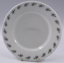 Pyrex Tablewear By Corning Green Leaf Luncheon Plate 9 1/4 Inches PYR2 Vintage - £6.96 GBP