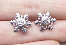 925 Sterling Silver - White Cubic Zirconia Snowflake Stud Earrings - EG1405 - £17.01 GBP