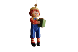 Raggedy Andy with Present Hallmark 1975 Christmas Ornament Vintage 3.75&quot; - £9.25 GBP