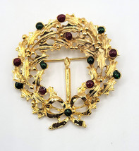 Christmas Holiday Pin Brooch Gold-tone Filigree Wreath Candle Red Green Stones - £15.89 GBP