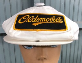 Oldsmobile Vintage White Patched Automotive Flatcap Snapback Baseball Cap Hat - £16.65 GBP