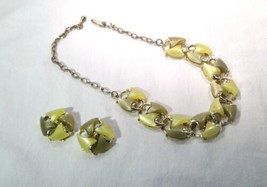 Vintage Thermoset Green &amp; Yellow Gold Tone Necklace &amp; Earrings Set K1496 - $38.61