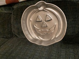 cake pan by Wilton, pumpkin face - £7.99 GBP