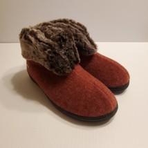 Acorn Women&#39;s Cranberry Colored Faux Fur Slipper Booties Size 6.5 - 7.5   - $45.00