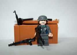German WW2 Soldier with Weapons and crate Custom Minifigure - £3.92 GBP