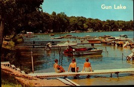 Michigan~Sams Landing On Gun Lake &amp; Boats~Vintage Postcard-BK38 - £2.33 GBP