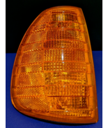 MERCEDES U.S. W123 RIGHT TURN SIGNAL INDICATOR BLINKER LENS 240 300D 300... - $2,176.77 MXN