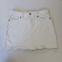 Old Navy RN#54023 Youth Girls Size 14 (26×13) White Mini Denim Frayed Skirt  image 10