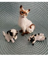 VTG Ceramic Momma Siamese Cat Figurine W/ Blue Eyes  &amp; 2 Babies  (3) Lot... - $27.10
