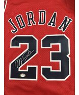 MICHAEL JORDAN PSA/DNA SIGNED AUTOGRAPHED MITCHELL & NESS CHICAGO BULLS JERSEY - $47,370.55 MXN