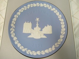 Wedgwood Blue Jasperware Christmas Plate 1971 Picadilly Circus in Box MINT 8&quot; - £23.19 GBP