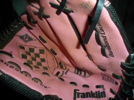 Franklin Girls Tee Ball Fielding Glove Black &amp; Pink 10.5&quot; Right Hand Throw - $167.06 MXN