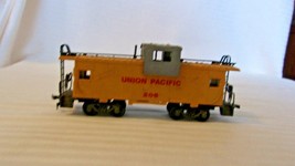 HO Scale Bachmann 35&#39; Wide Vision Caboose, Union Pacific, Yellow, #206 - £18.69 GBP