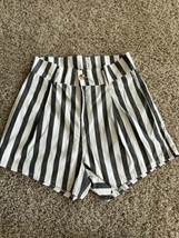 Women&#39;s Zaful Gray And White Stripe Shorts Size Small Chino Flat Front - £4.70 GBP