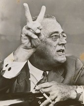 President Franklin D. Roosevelt gives the V for Victory hand symbol Phot... - $8.81+