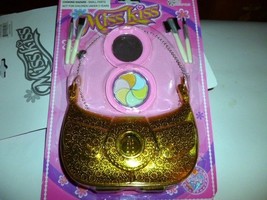 NEW  TOY CLOSEOUTS- MISS KISS BEAUTY FASHION SET (GOLD)- L20 - $4.55