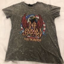Def Leppard Band Tee Size Small T Shirt Rocks The America. Burn Out Relaxed - $236.38 MXN