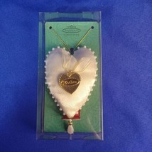 Hallmark Keepsake Ornament New in Package, 2002 Heart with Mother Holiday Memory - £11.02 GBP