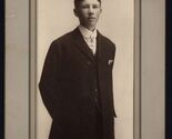 STUDIO  Bolon Humeston IA * CABINET CARD PHOTO Young MAN nice suit no name - $14.80