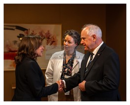 Kamala Harris And Tim Walz Shaking Hands 2024 Democratic Ticket 8X10 Photo - £8.71 GBP