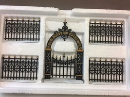 Dept 56 Heritage Village Accessory Victorian Wrought Iron Fence &amp; Gate - 5252-3 - £43.77 GBP