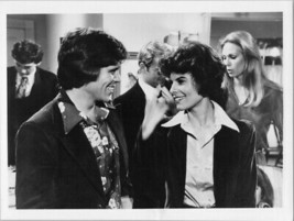 Eight is Enough original 1977 7x9 TV photo Grant Goodeve Adrienne Barbeau - £15.98 GBP