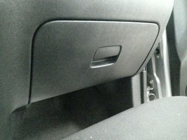 HHR       2011 Glove Box 104861383 - $1,176.94 MXN