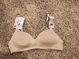 Hanes MHG521 Oh So Light Contour ComfortFlex Fit Wirefree Bra, Size Small - $10.00