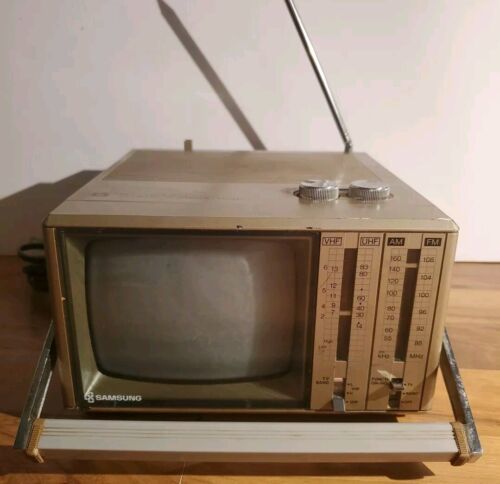 VINTAGE SAMSUNG BT-121AJ 5&quot; B/W PORTABLE TV &amp; AM/FM RADIO Tested Working  			