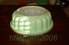 Tupperware Jel N Serve Mold Jello Green - £7.13 GBP