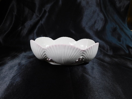 Belleek Centerpiece Bowl in New Shell Pink with  Pink Coral Accents # 22712 - £23.68 GBP