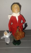 Byers Choice Caroler 1994 Nanny with child and umbrella and basket - £39.96 GBP