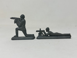 Vintage Pair Of Cast Metal Toy Soldiers Machine Gunners - £10.71 GBP