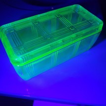 Hazel Atlas Depression Glowing Green Uranium Glass Refrigerator Dish Criss Cross - £118.67 GBP