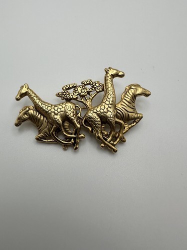 AJC Gold Toned Giraffe Zebra Brooch Pin Size: 2.5 inches BB9 - $15.84