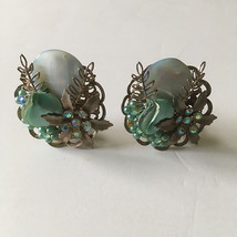 Vintage flower pattern large clip on earrings 1940&#39;s 1950&#39;s glam look - $19.75