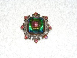 Aurora 290 Brooch Square Cut Borealis Center Stone &amp; Pink Rhinestone Color Guc - £27.64 GBP