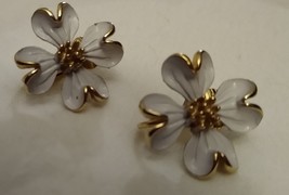 White Dogwood Blossom Earrings Vintage 1960s - £7.86 GBP