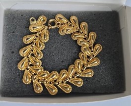 Avon Vintage 1994 Goldtone Forever Linked Hearts 7" Bracelet  in Box /17 - $18.99