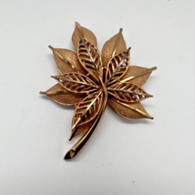 Vintage Coro Leaf Brooch Gold Tone Layered Leaves Polished Texture Finishes - £15.78 GBP