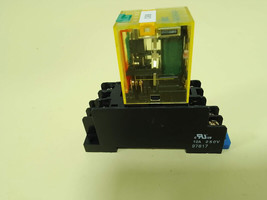 Idec RU2S D24 Relay With 97817 Base - $30.49