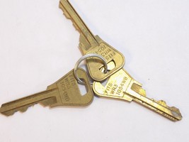 LOT OF 3 VINTAGE BRASS TAYLOR LOCK KEYS FITS WR3 1054WB - $8.90